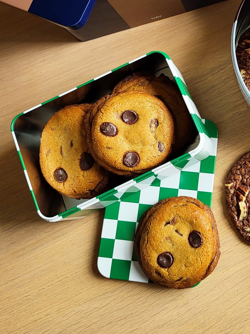 Chocolate chip cookie
